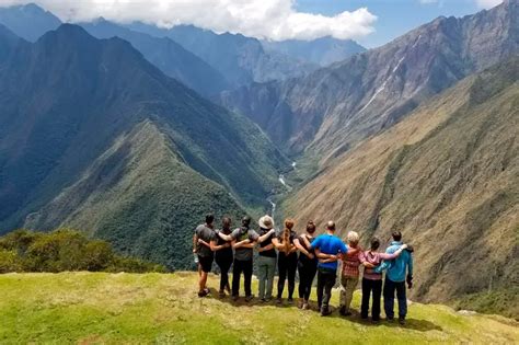  Hiking the Inca Trail - A Tapestry Woven from Ancient Threads and Modern Adventures